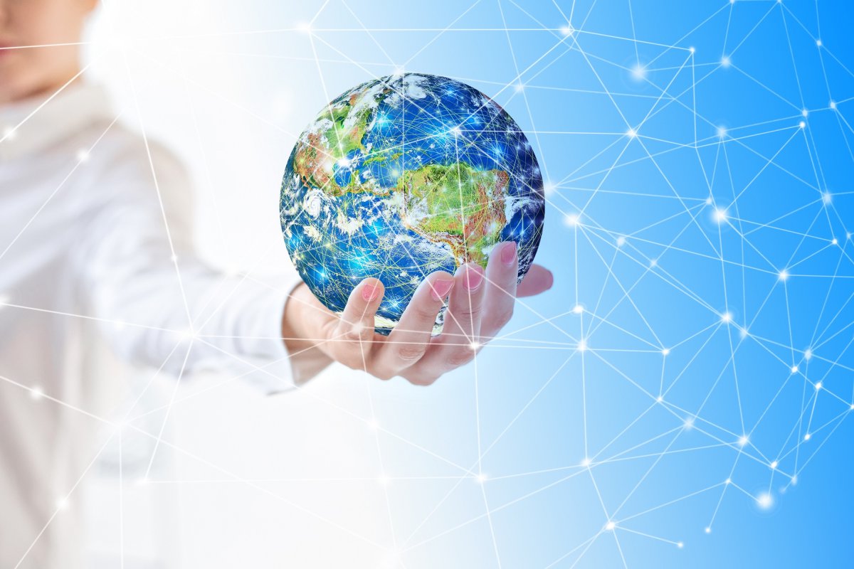 Глобус в руках