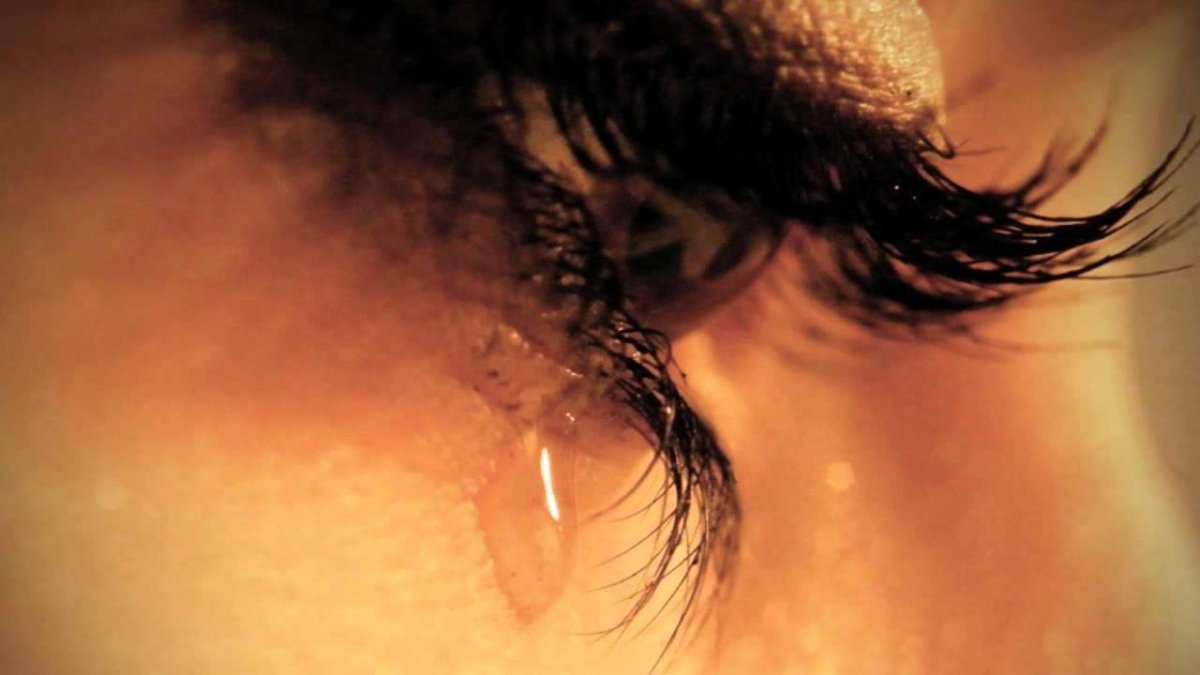 Слеза на щеке