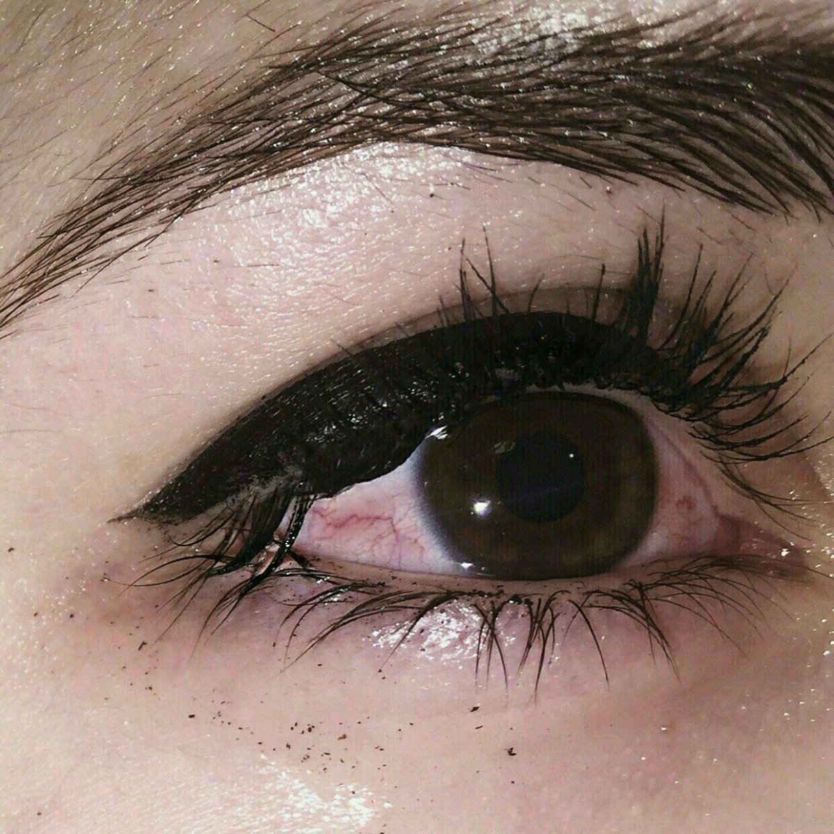 Плачущие глаза