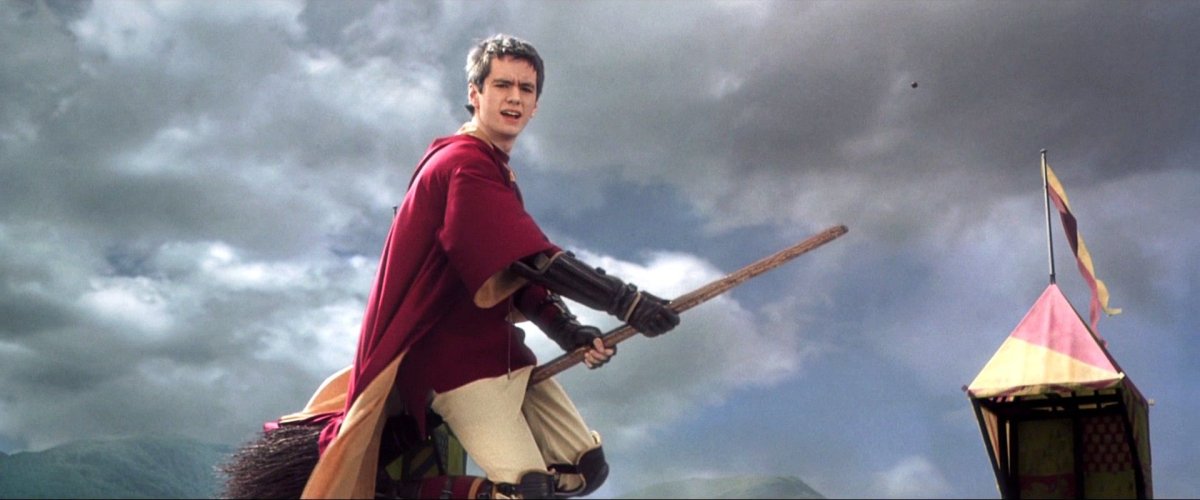 Тату ведьмочки на метле