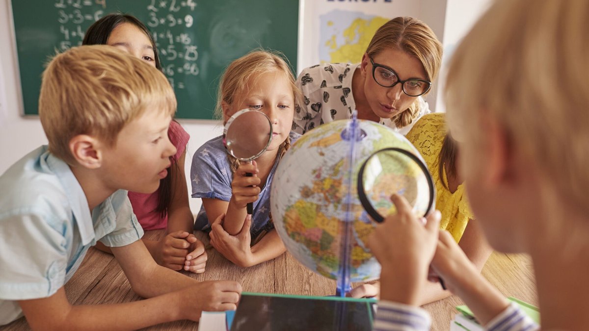 Молодые учителя с учениками