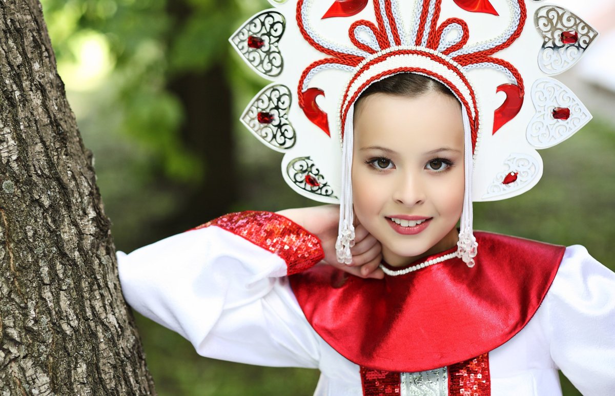 Девушка в кокошнике