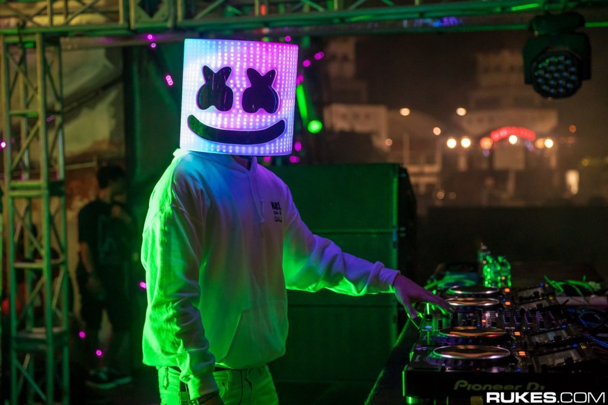 Маршмеллоу диджей без маски