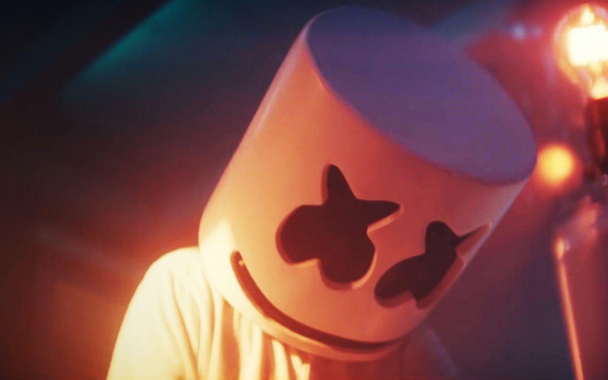 Диджей маршмеллоу за пультом