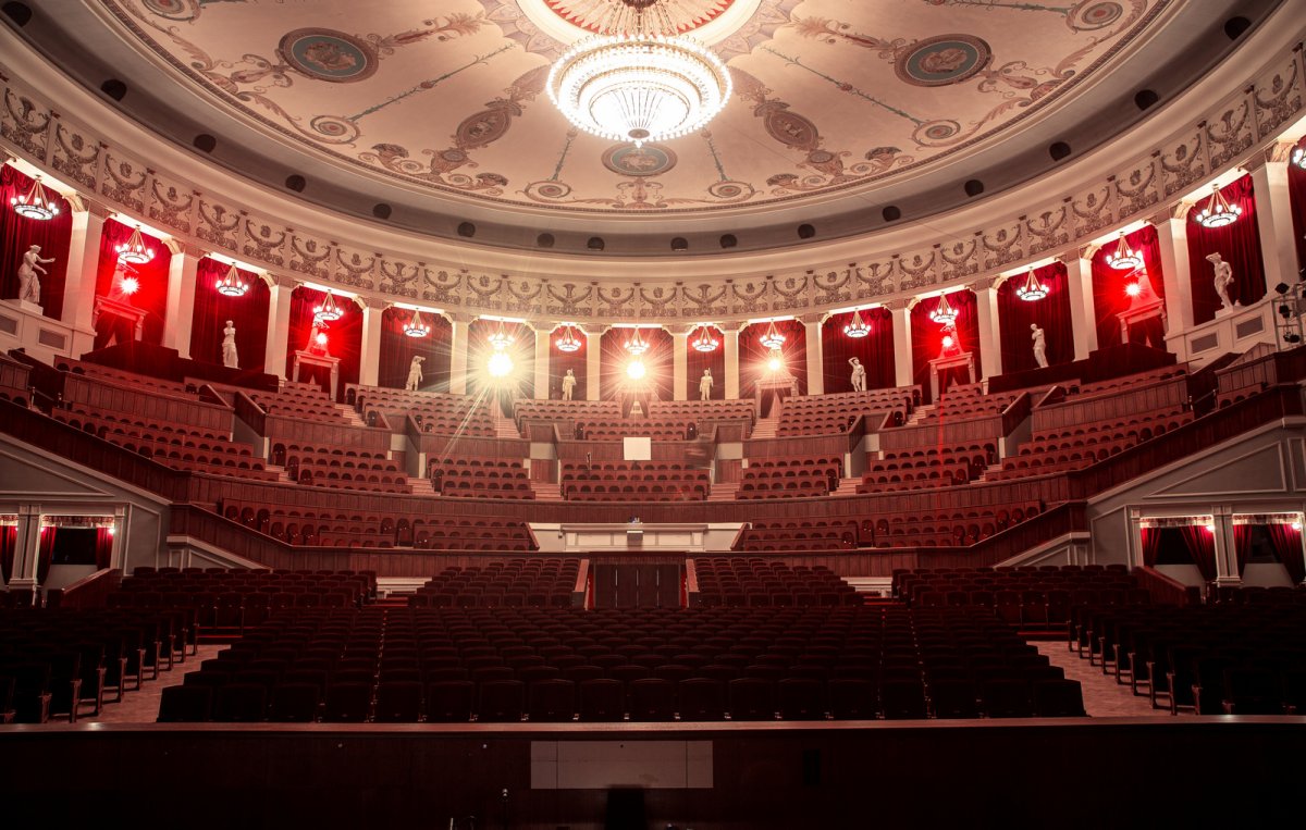 Зал оперного театра Новосибирск
