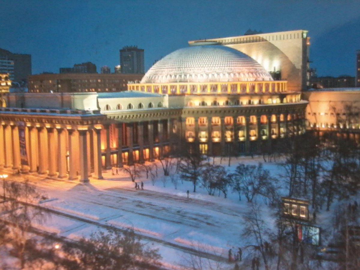 Театр оперы и балета Новосибирск зима