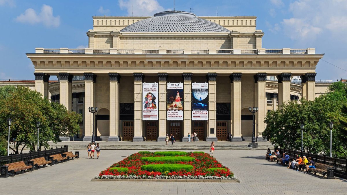 Новосибирский зимний оперный театр