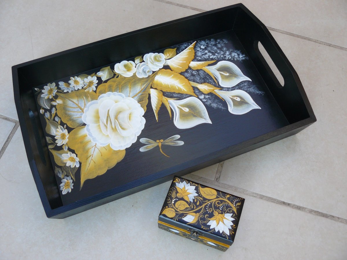 Петербургская роспись подносов