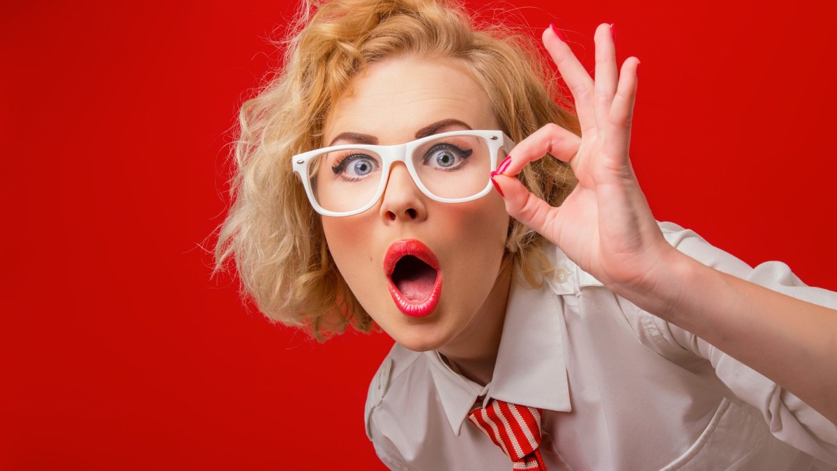 Удивленная девушка