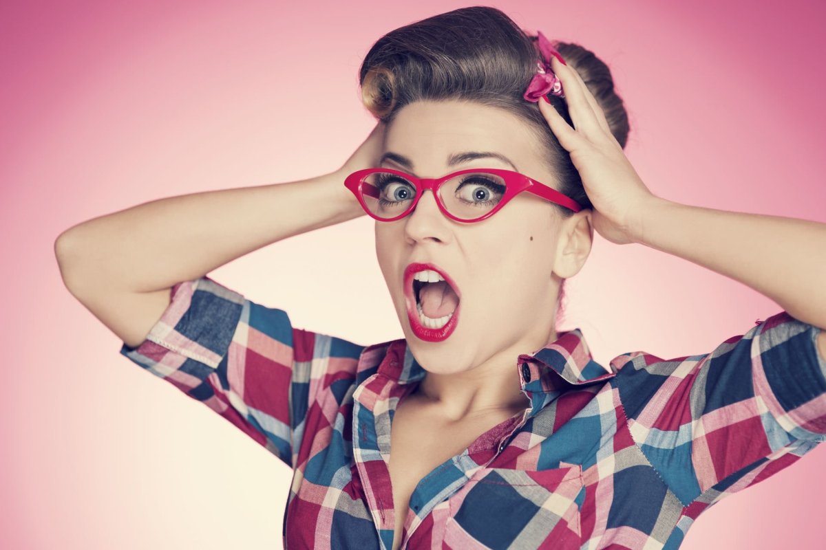 Девушка удивляется