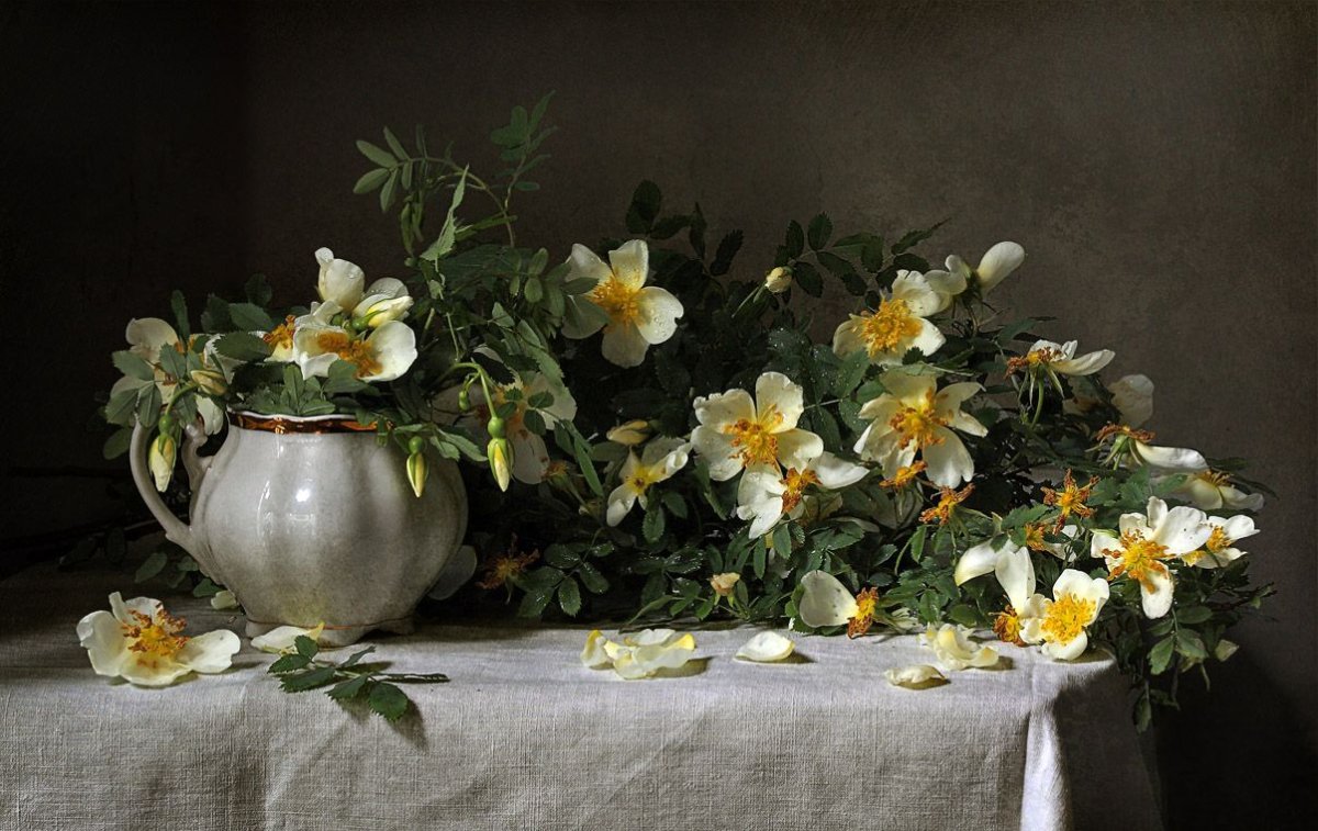 Натюрморт цветы и фрукты