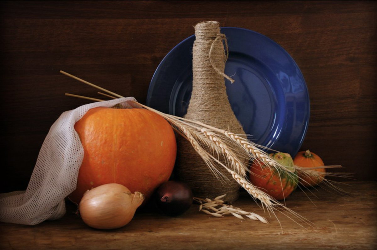 Натюрморт с цветами и фруктами