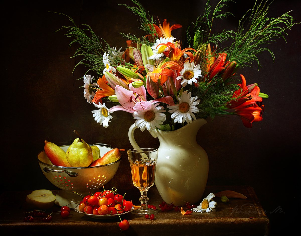 Натюрморт с цветами и фруктами