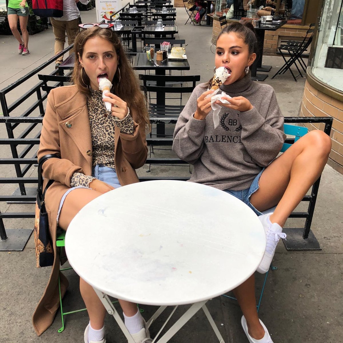 Типичная девушка Мем