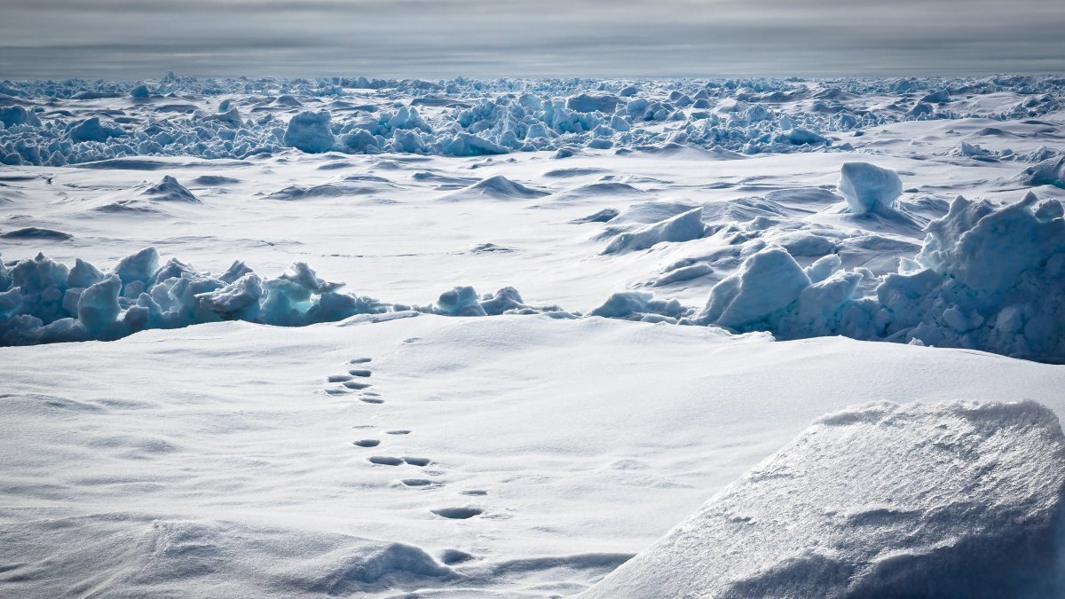 Озеро Байкал лед