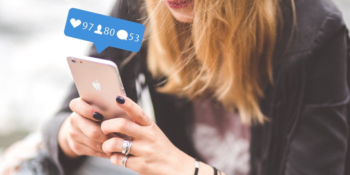 Девушка с телефоном