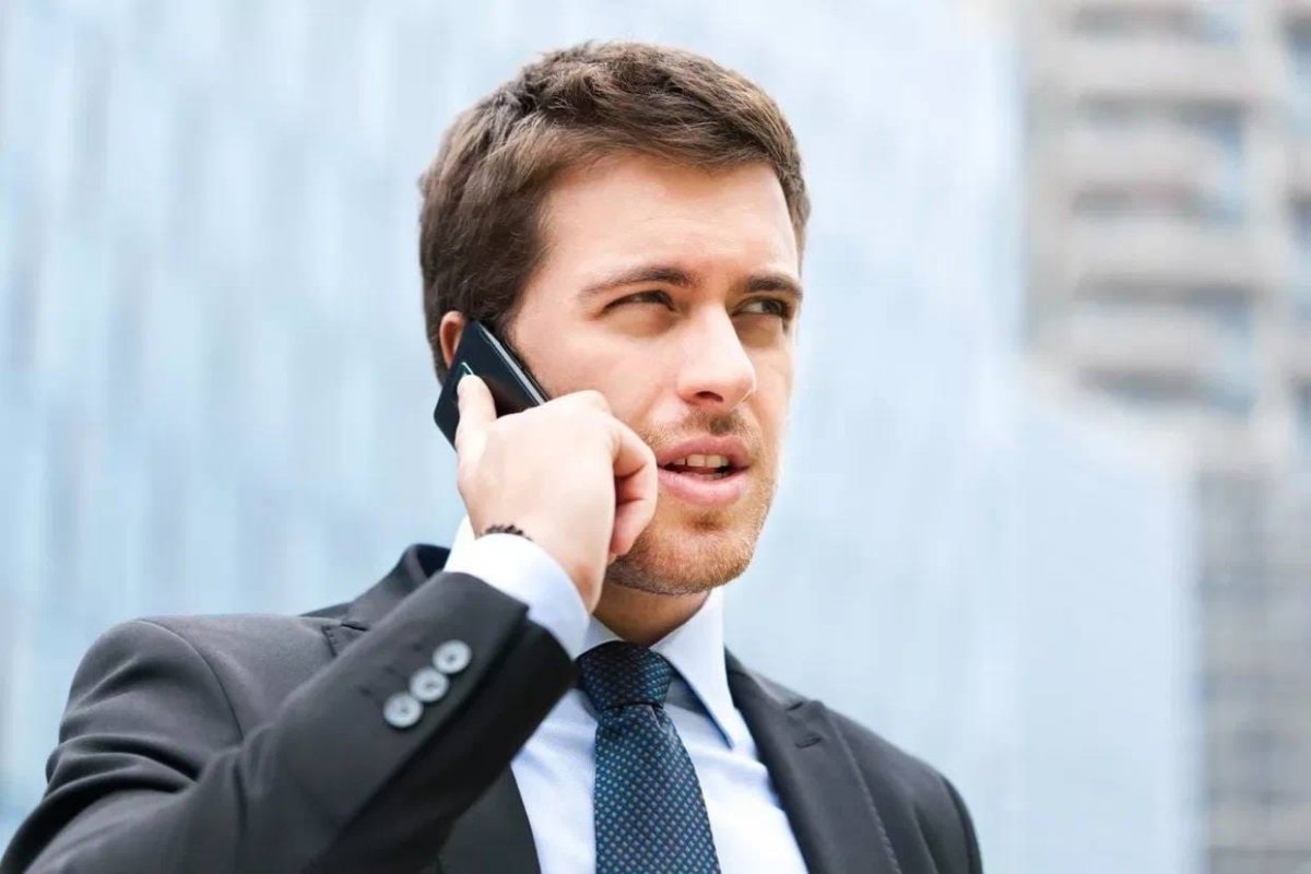 Мужик с телефоном