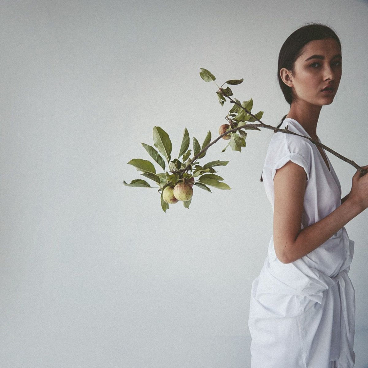 Фотосессия с цветами Минимализм