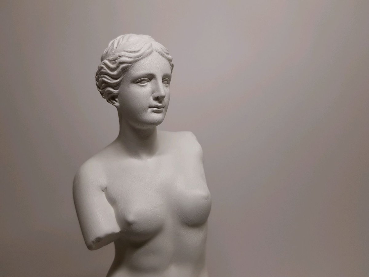 Венера Милосская скульптура реконструкция