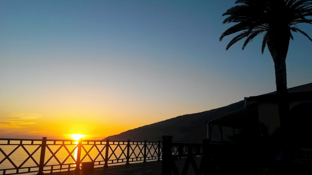 Озеро Рица чертов палец