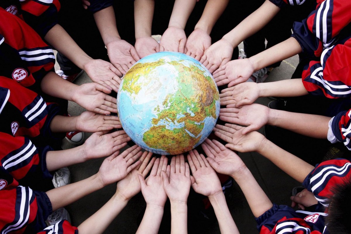 "И на земли мир…"