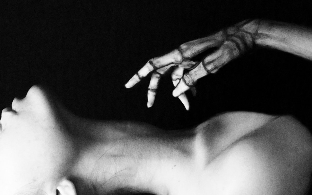 Человек со стрелами в спине