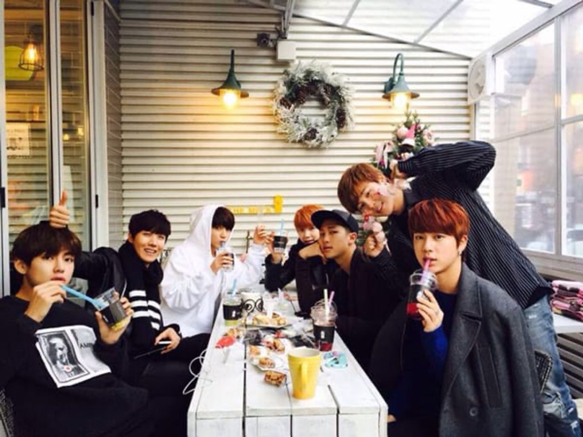 БТС В кафе 2020