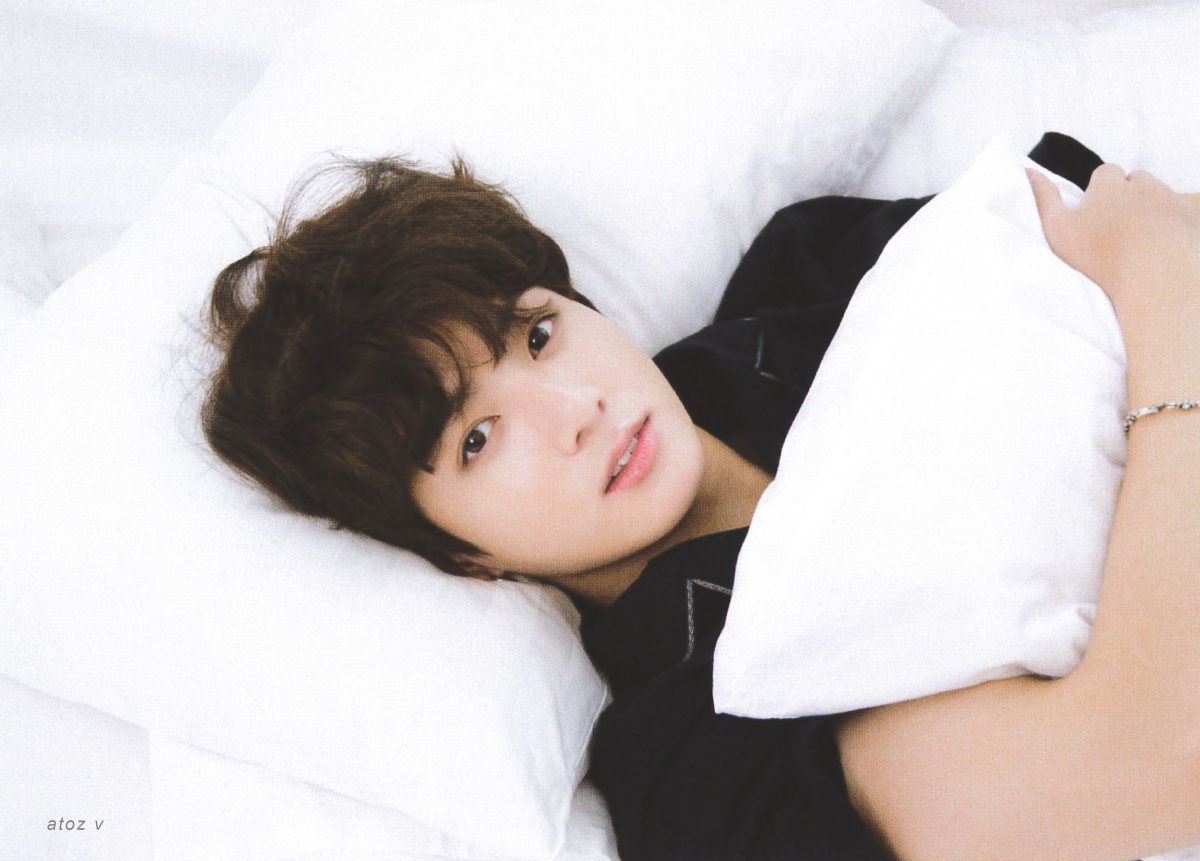 Чон Чонгук в кровати