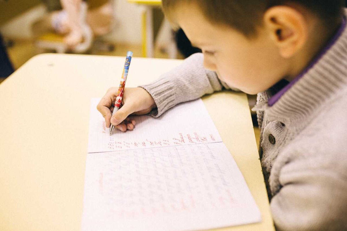 Надписи маркером на бумаге