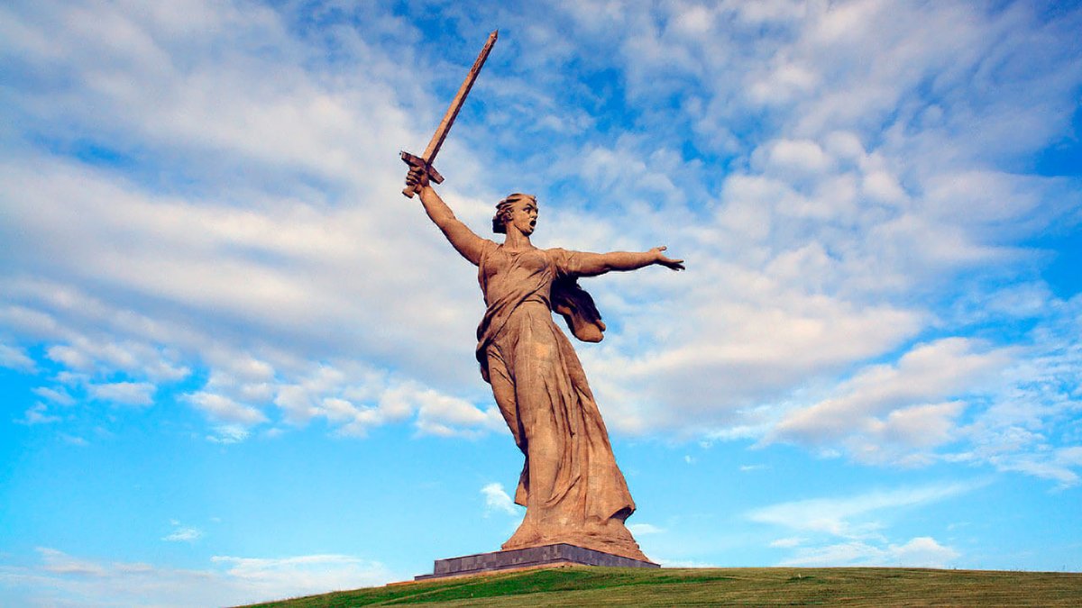 Монумент Родина мать в Волгограде