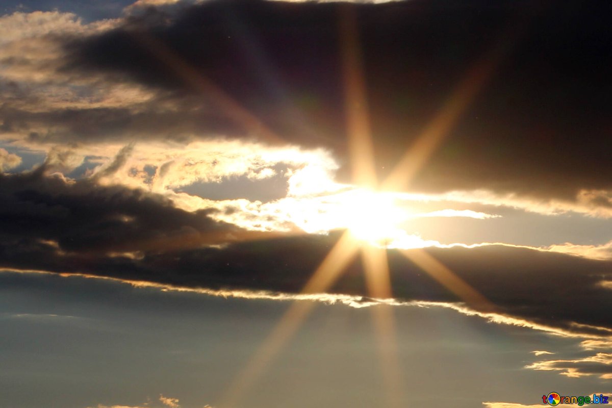 Ясное небо с солнцем