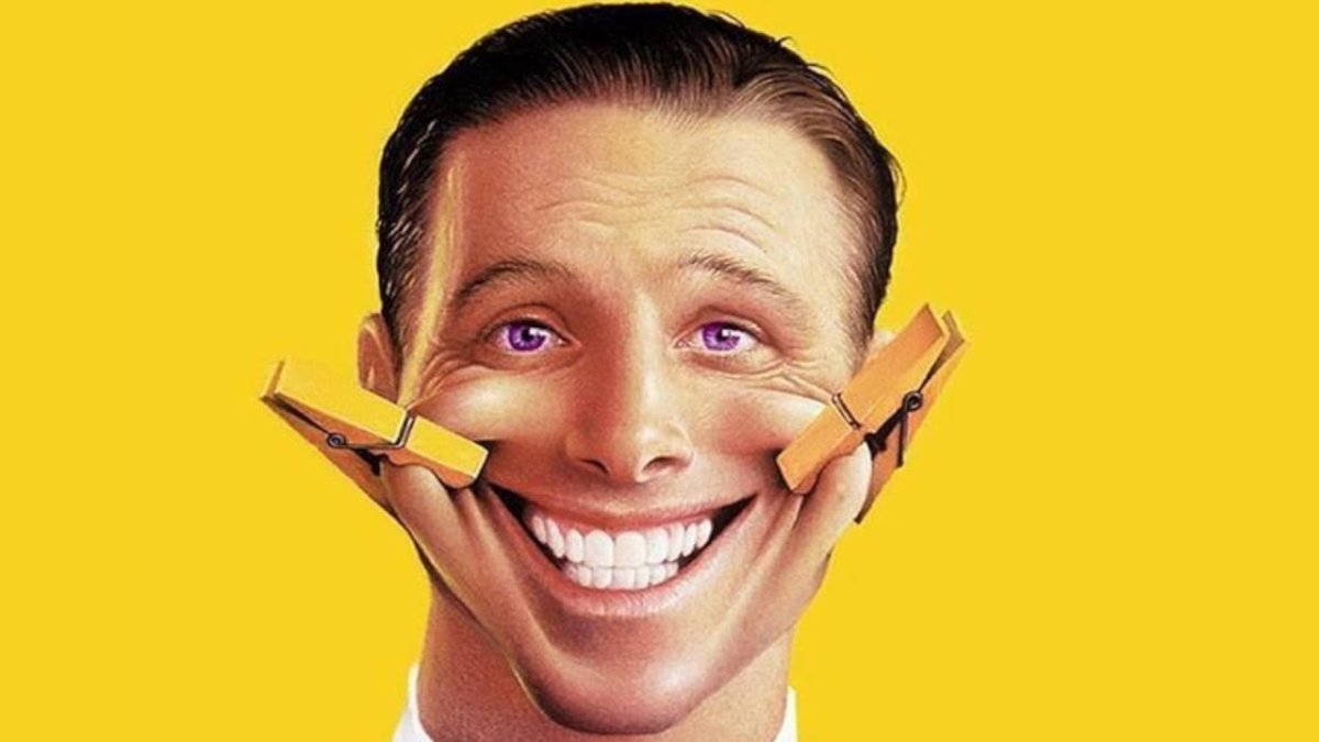 Натянутая улыбка