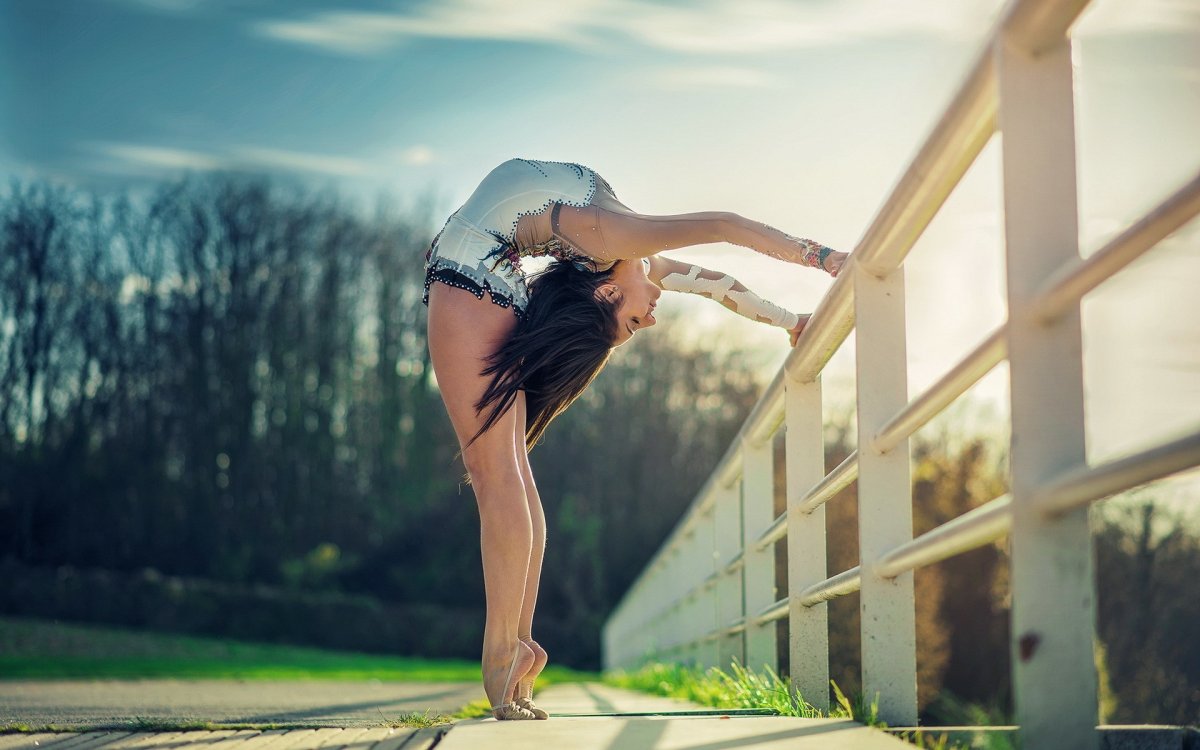 Лорен Алексис шпагат